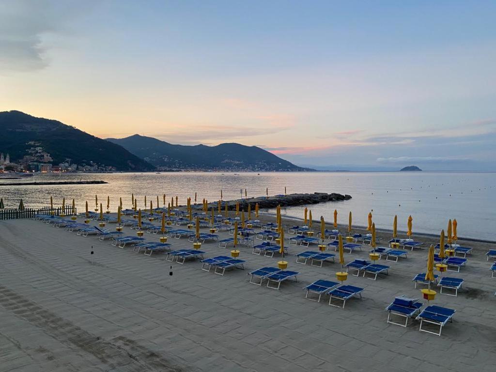 Hotel Mambo Laigueglia Esterno foto