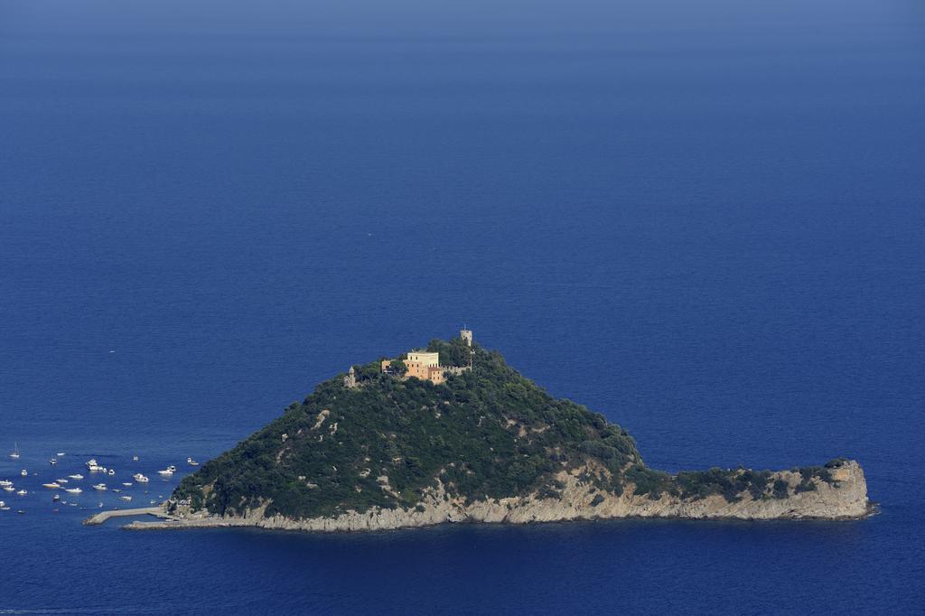 Hotel Mambo Laigueglia Esterno foto