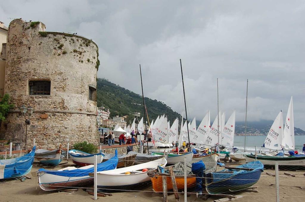 Hotel Mambo Laigueglia Esterno foto