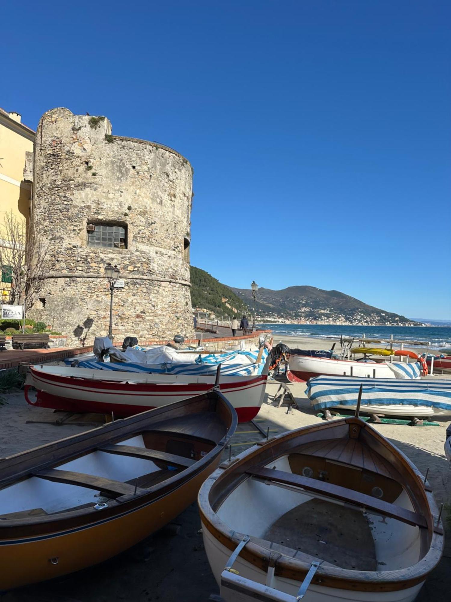 Hotel Mambo Laigueglia Esterno foto
