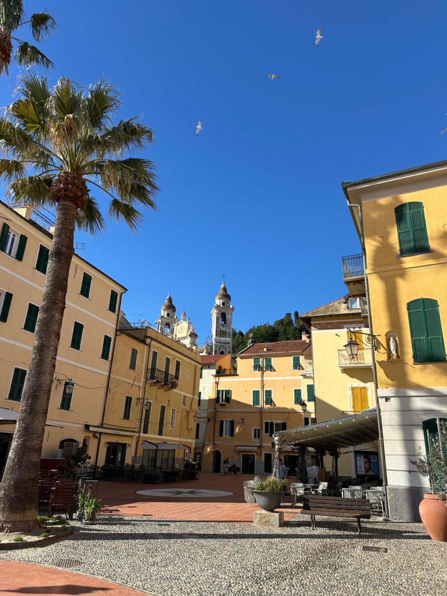 Hotel Mambo Laigueglia Esterno foto