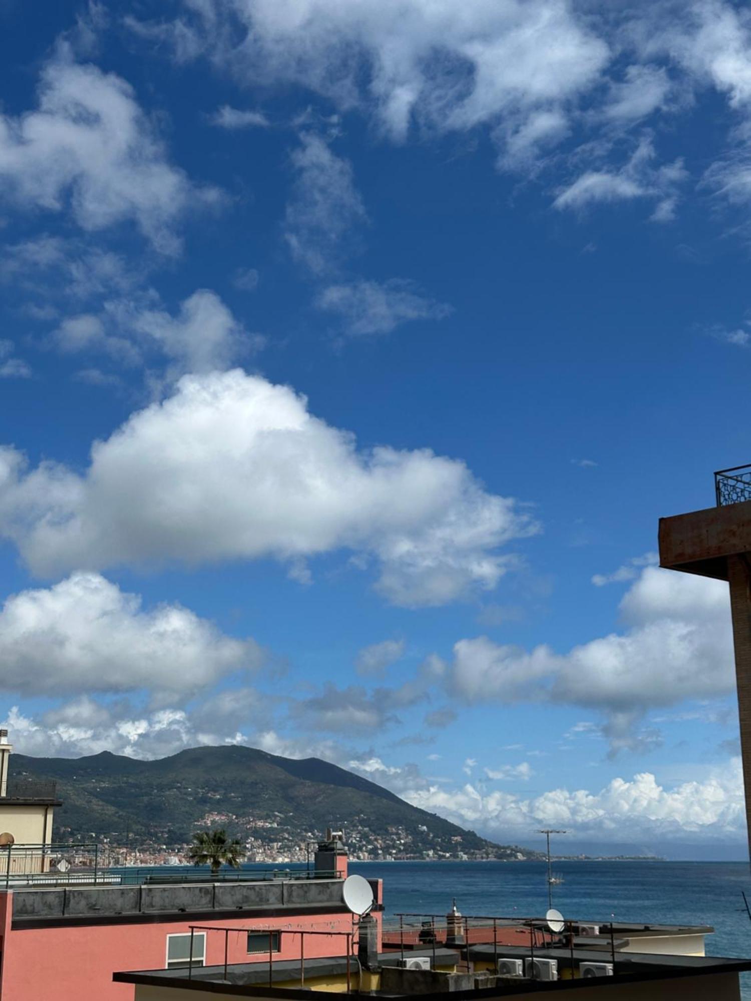 Hotel Mambo Laigueglia Esterno foto
